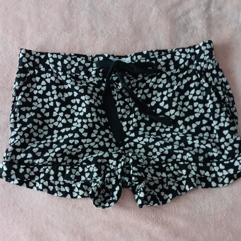 Equipment Black and White Heart Pajama Pattern Silk Shorts